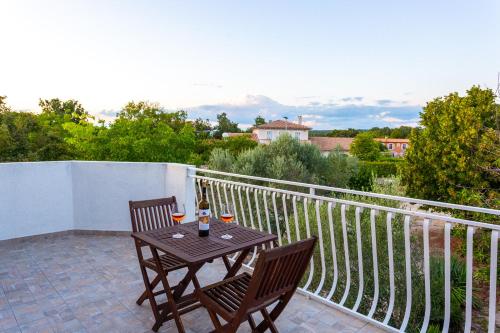 Balkons/terase, Residence Tomani with XXL pool in Krmed