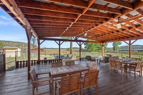 Létesítmények, Bunny's Ranch - Sleeps 12, Pool Table, Ping Pong, Foosball in Big Bear City (CA)