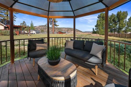 Létesítmények, Bunny's Ranch - Sleeps 12, Pool Table, Ping Pong, Foosball in Big Bear City (CA)