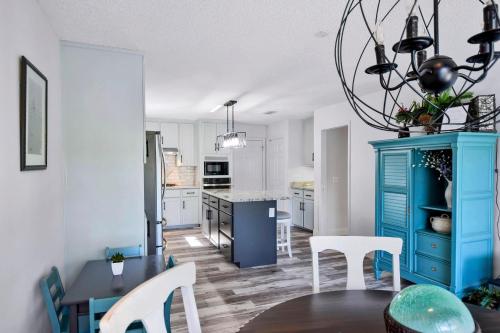 Serenity Lake Cottage - image 2
