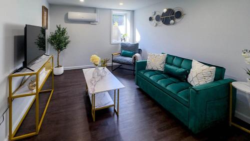 Modern Apartment Near Tweed -Yale -New Haven in East Haven