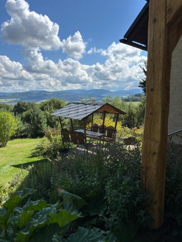 Dārzs, Dům Na Vršku (Dum Na Vrsku) in Pocinovice