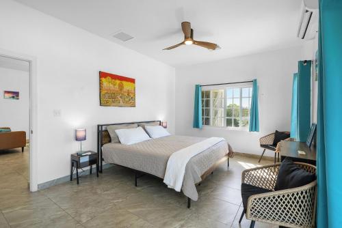 The Sunflower Villa In Grand Turk Turks & Caicos in Коберн-Таун