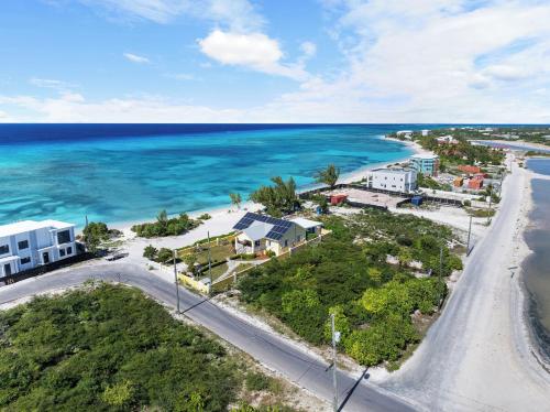 The Sunflower Villa In Grand Turk Turks & Caicos in Коберн-Таун