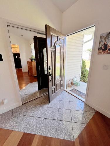 Escape to Serenity in 애시비 하이츠