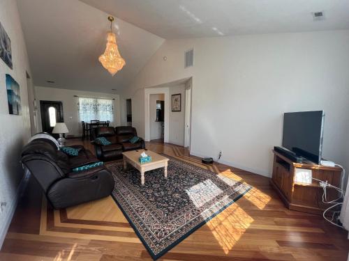 Escape to Serenity in 애시비 하이츠