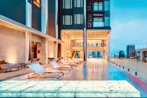 Central Bangkok - Premium Stay next to BTS Asoke