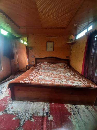 Houseboat Parimahal Deluxe