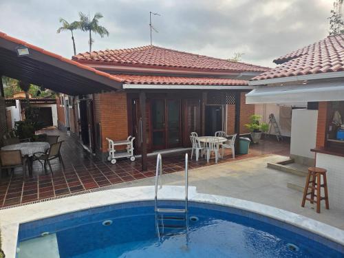 Casa com piscina, 300m praia, familiar