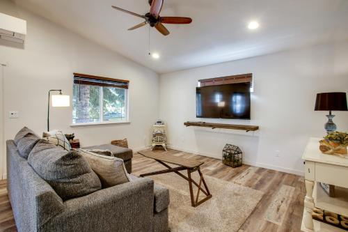 1 Mi to Dtwn CDA Pet-Friendly Home with Patio!