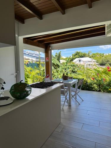 Facilities, Studio avec piscine, a 3 minutes a pied des plages in Berard