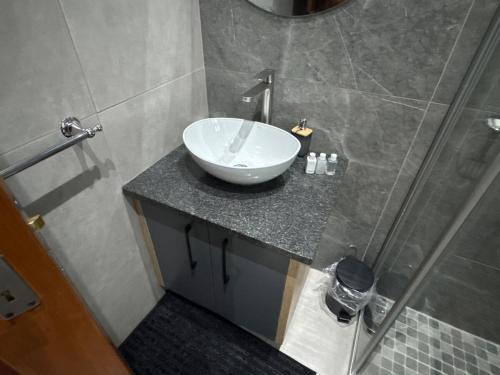 Fürdőszoba, Modern Bachelor Flat on Die Bult Flat 9 in North-West University