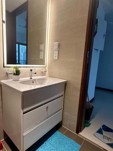 Trizen Colombo stylish high rise condo -Vistablu 32 - image 7