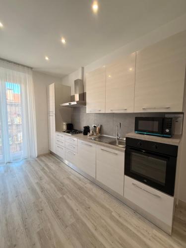 Appartamento Moderno, Comfort, Mare e Posizione Top