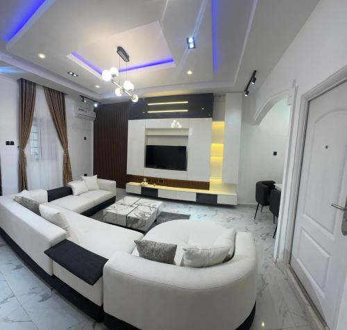 Golden Horizon in Agbor