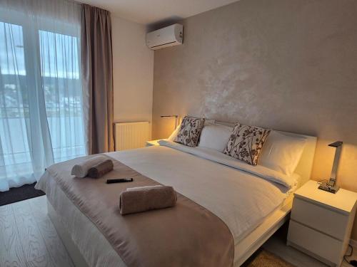 Kriss Cozy White Studio – khách sạn tại Rovinari