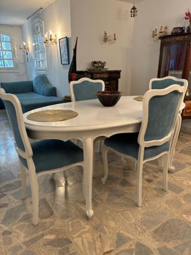 La chambre doree avec jardin prive in Sidi Bou Said