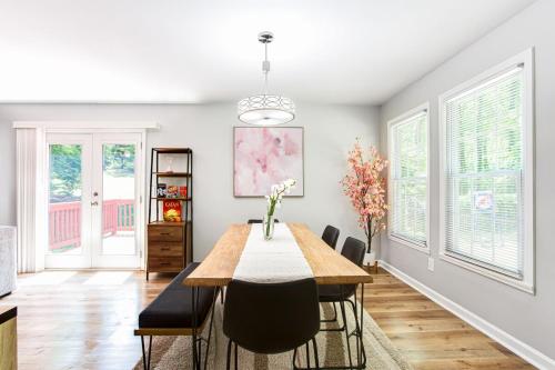 Cozy and Private home in Roswell in وودستوك