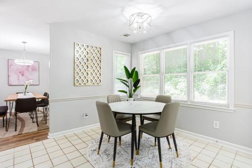 Cozy and Private home in Roswell in وودستوك