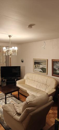 Rivitalo-asunto Jarvenpaassa Saunakallion aseman lahella in Jarvenpaa