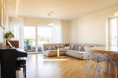 Warsaw Marina Apartment, 3 Bedrooms, Balcony, Garage