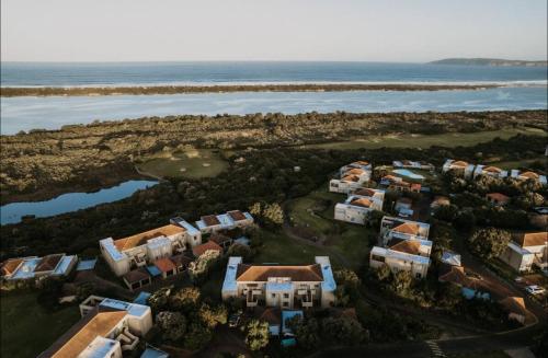 Rumah 95 m² dengan 2 kamar tidur dan 2 kamar mandi pribadi di Plettenberg Bay (Goose Valley Luxury Apartment Ocean View Plett Bay) in Plettenberg Bay