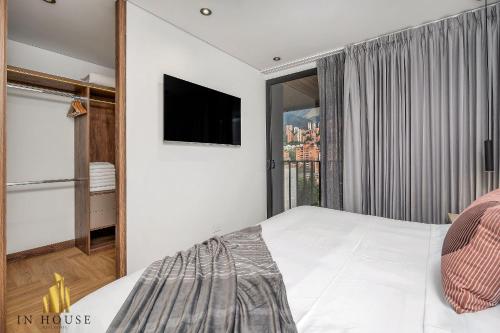 Morph 1302 - Spacious & private apt w BBQ/Jacuzzi, El Poblado (Foto 5)