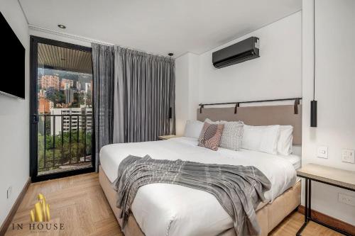 Morph 1302 - Spacious & private apt w BBQ/Jacuzzi, El Poblado (Foto 6)