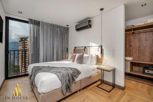 Morph 1302 - Spacious & private apt w BBQ/Jacuzzi, El Poblado (Foto 8)