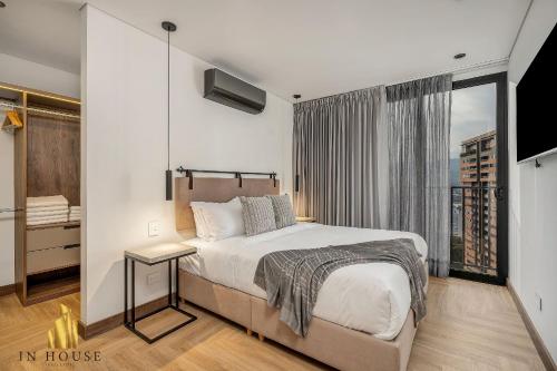 Morph 1302 - Spacious & private apt w BBQ/Jacuzzi, El Poblado (Foto 9)