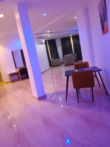 EMERY VIDA LUXURY HOTEL Irrua in Agbor