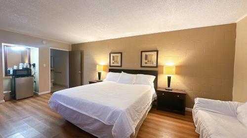 皇家套房酒店 (Royal Inn and Suites) in 赫米特
