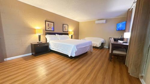 Royal Inn and Suites detail