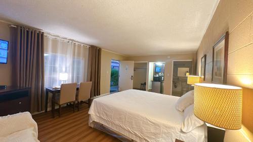 Royal Inn and Suites Room Type - King Room