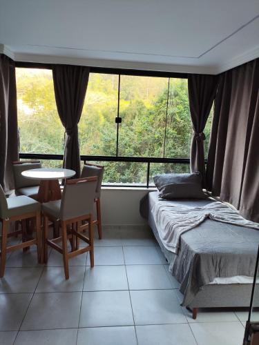 1 double bed, 2 twin beds