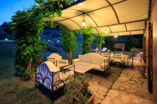 balkon/terras, Charming Historic Villa-10 acres in Doglio