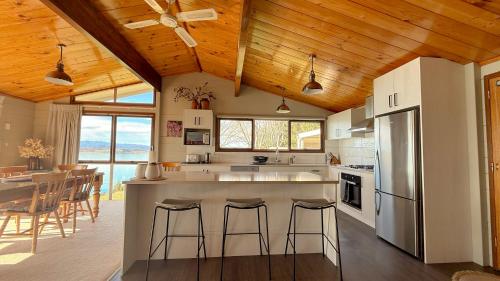 Pukaki Lakeside Getaway NZ in Twizel