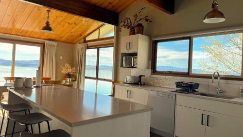 Pukaki Lakeside Getaway NZ in Twizel