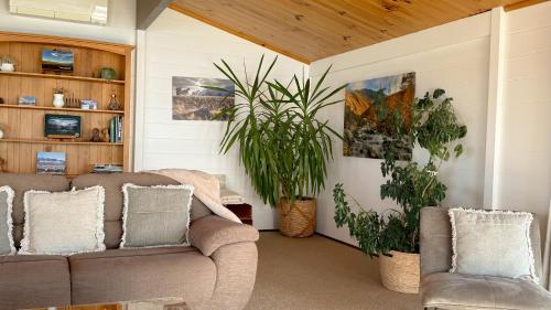 Pukaki Lakeside Getaway NZ in Twizel