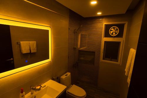 Elysium Tower Islamabad 2 Bedroom Apartment with Netflix & Parking - image 8