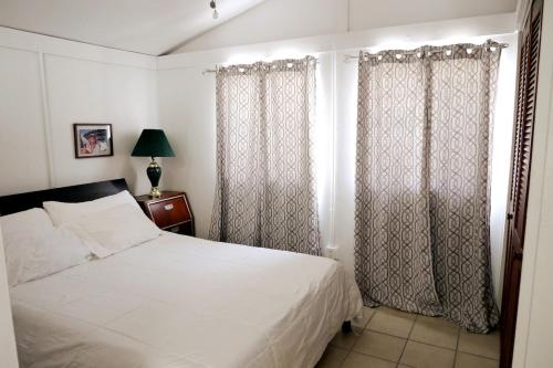 Screaming Reels Guest House Grand Turk in Коберн-Таун