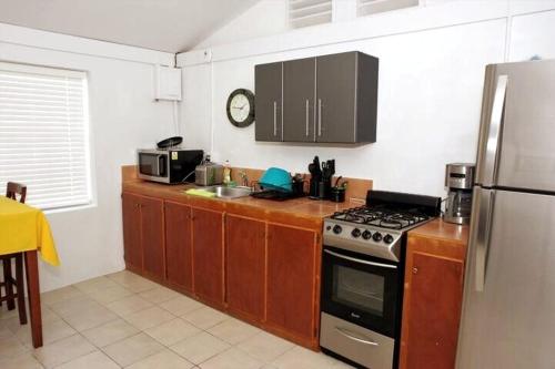 Screaming Reels Guest House Grand Turk in Коберн-Таун