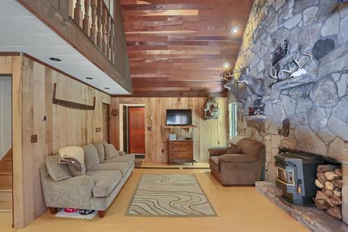 Pet Friendly Wi-Fi Firepit TV in 布魯克維爾