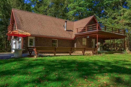 Pet Friendly Wi-Fi Firepit TV in 布魯克維爾