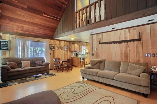 Pet Friendly Wi-Fi Firepit TV in 布魯克維爾