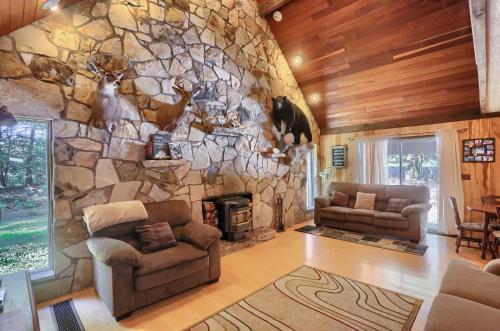 Pet Friendly Wi-Fi Firepit TV in 布魯克維爾