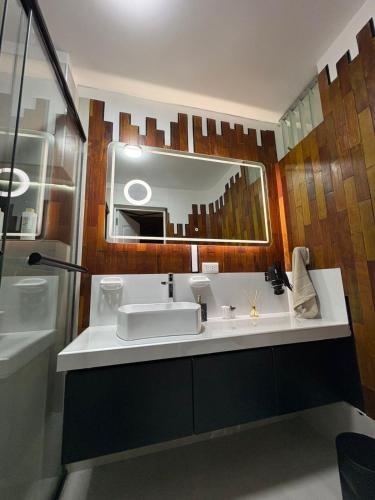 Suite Black de Diseno Moderno - image 4