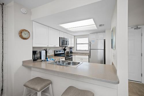 Sunswept 406 Condo - image 5