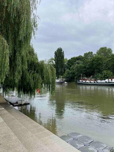 Confortable chambre dans une maison in นอร์จ ซูร์ มาร์น