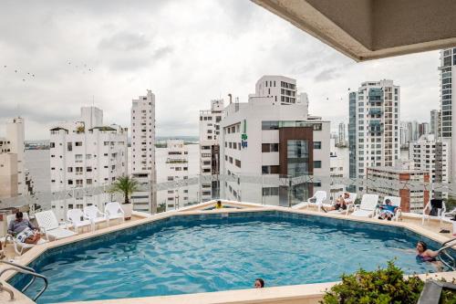 Romantic Couples Getaway with Skyline View of Bay